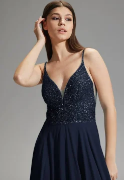 Abendkleid aus Materialmix