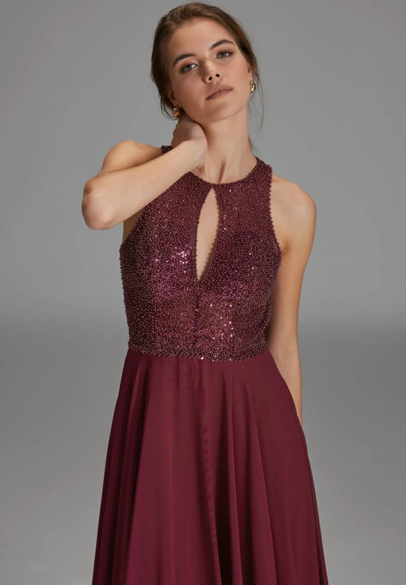 Abendkleid mit Stickerei und Cut-Out