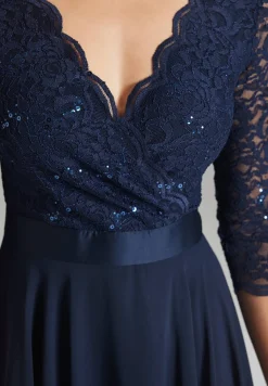 Cocktailkleid aus Material-Mix