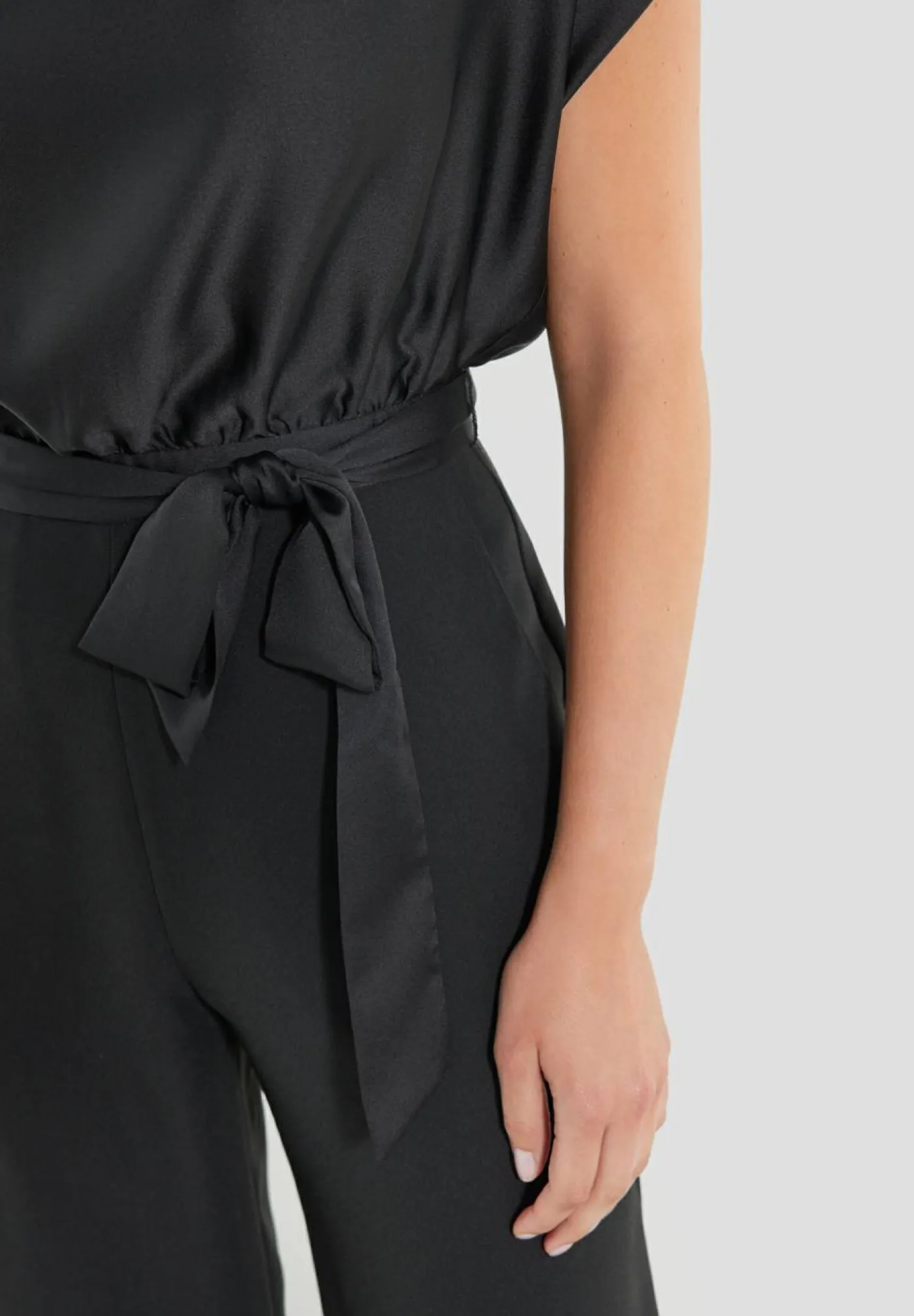 Jumpsuit aus Material-Mix