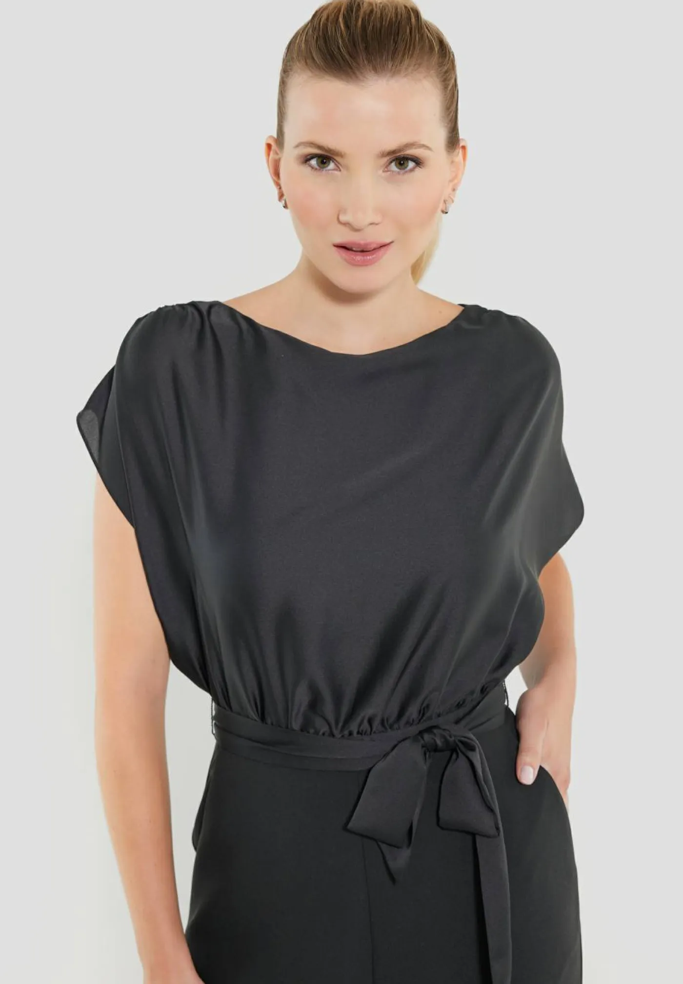 Jumpsuit aus Material-Mix