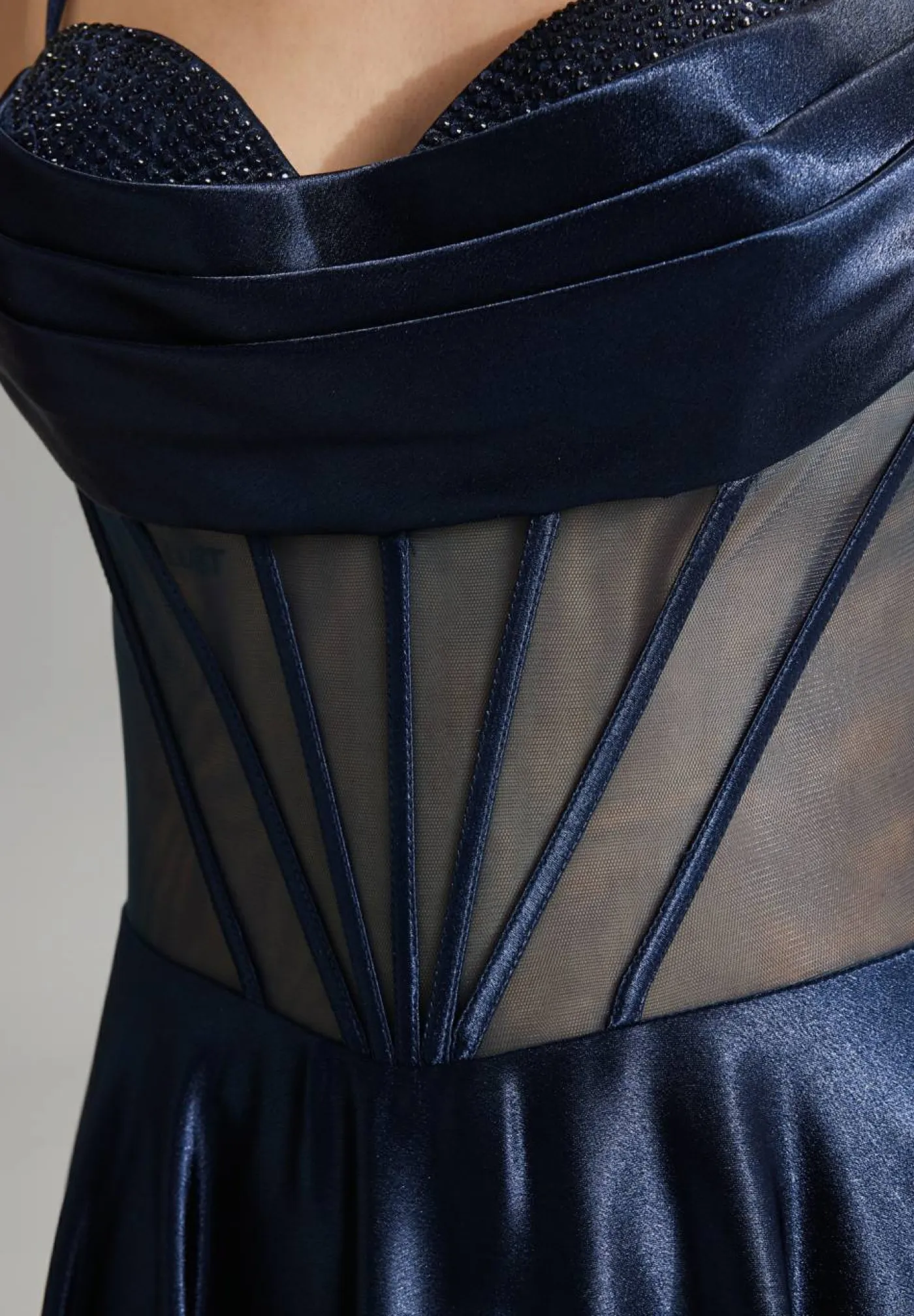 See-through-Corsagenkleid mit Ziersteinen