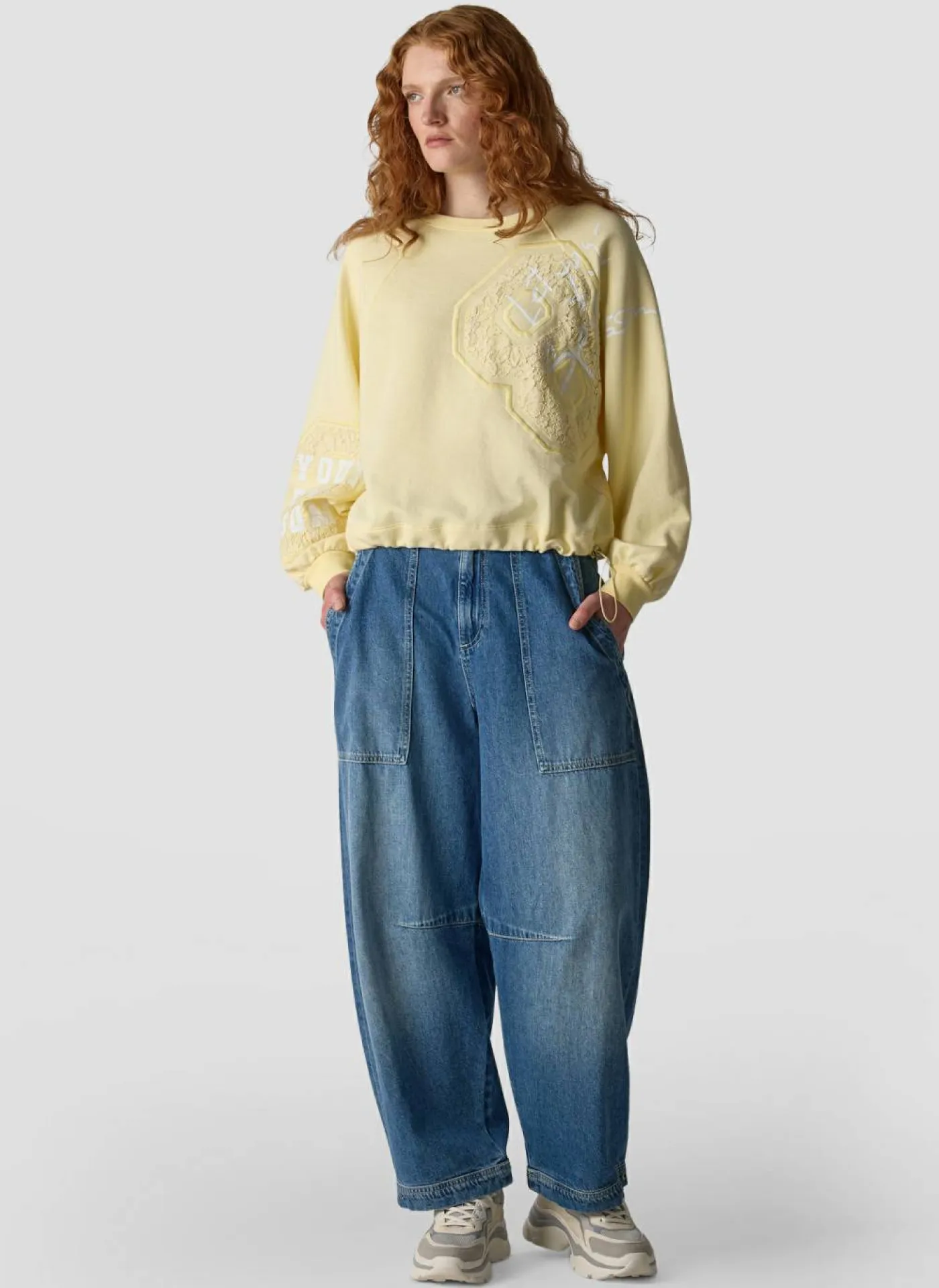 Sweatshirt