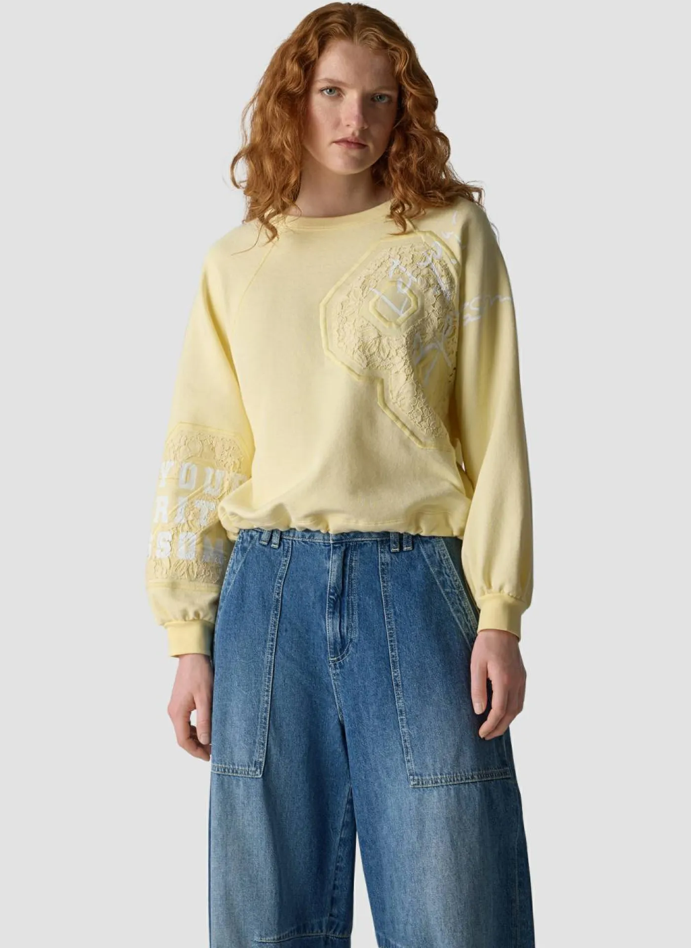 Sweatshirt
