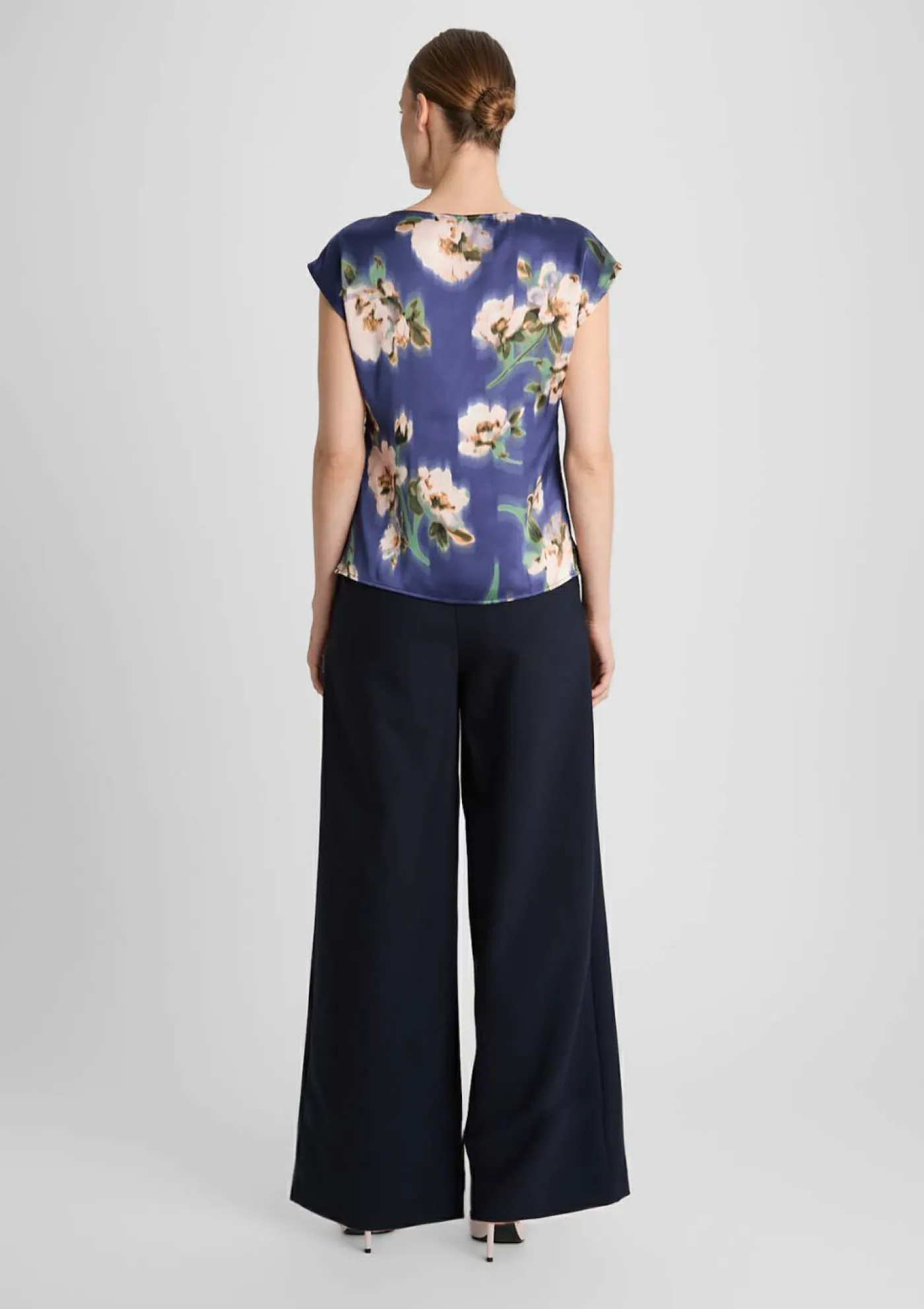 Top "Lola"