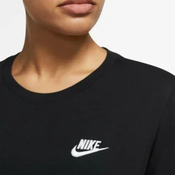 T-Shirt "Sportswear Club Essentials"