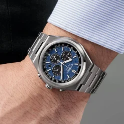 Uhr "Titan"